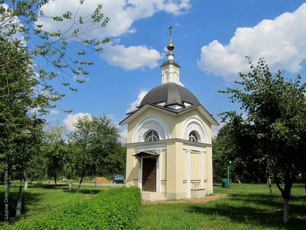 Мемориальная часовня александра невского. Часовня ксении петербургской на смоленском кладбище табличка. Часовня время работы. Часовня ксении блаженной в санкт-петербурге. Часовня ксении петербургской на смоленском кладбище.