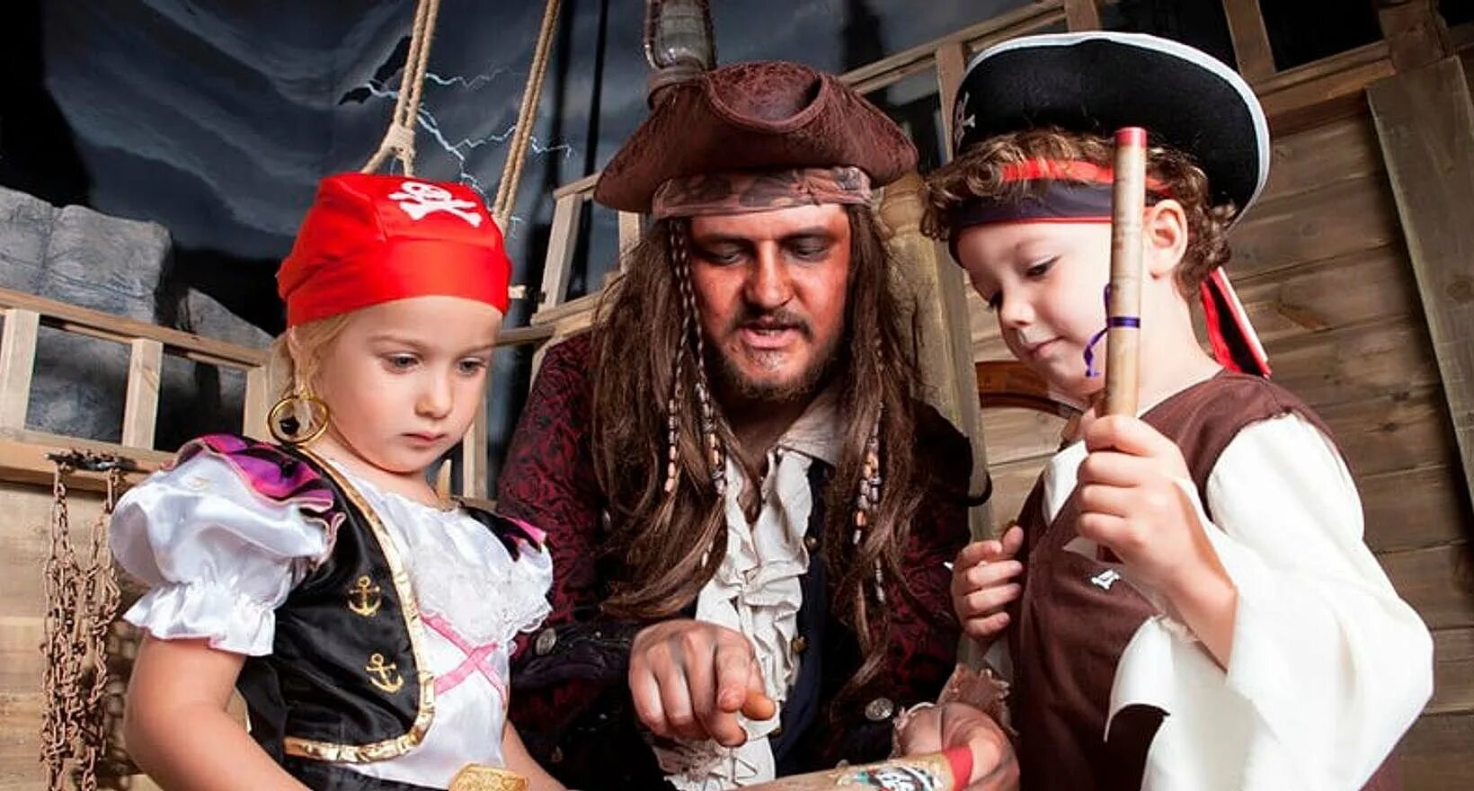 Где нарядные пираты. Пираты детский праздник. Пиратская вечеринка в детском саду. Дети пираты. Пиратский квест.