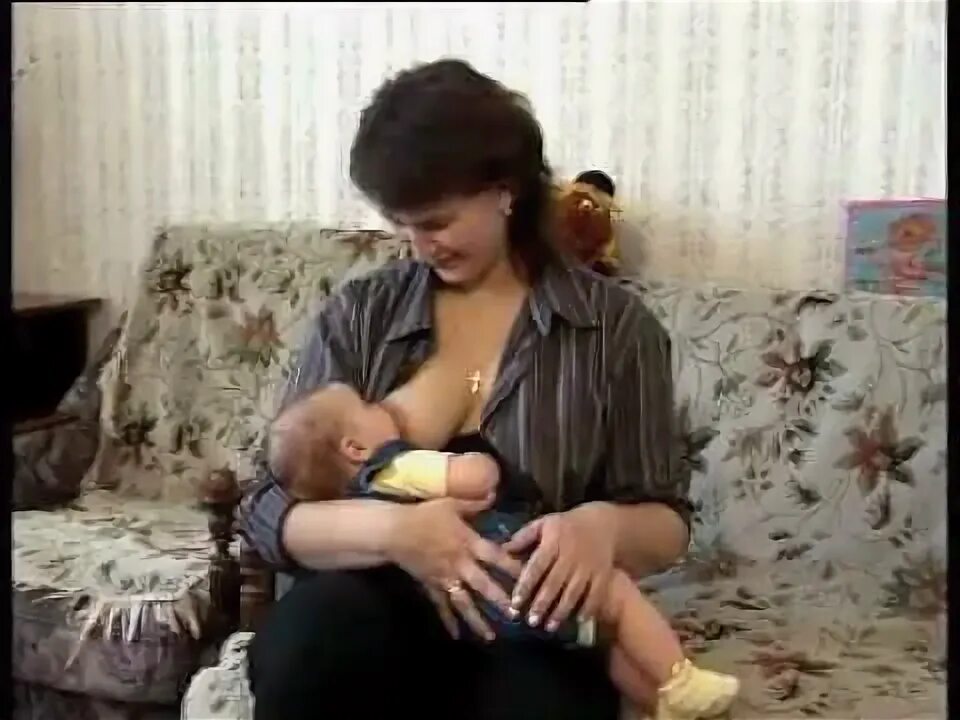 Лапаем маленьких девочек. Взрослая женщина соблазняет мальчика. Мама показала сыну дырочку. Мама друга. Зрелые мамочки с мальчиками.