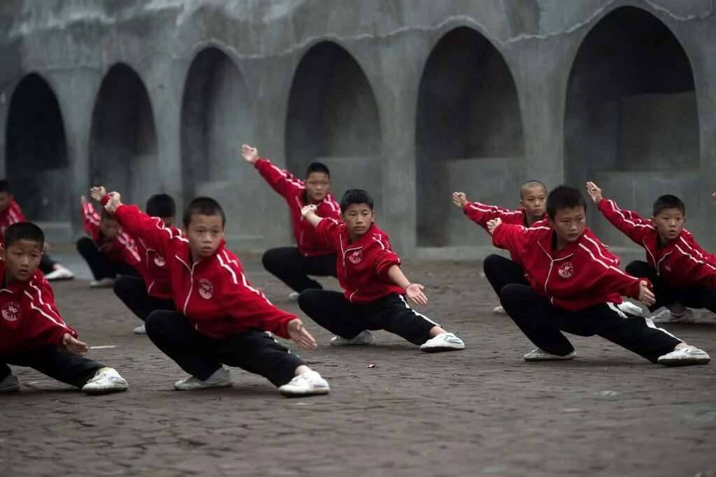 Физкультура в китае. Школа ушу, шаолинь, кунг-фу. Спортивные школы китая. Утренняя зарядка в китае. Физкультура в китае в школе.