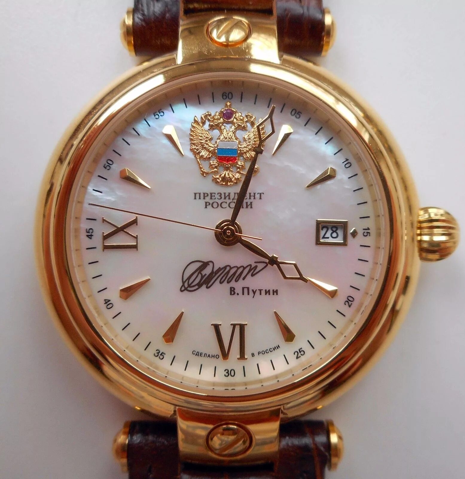 изображение часов. шуточные часы. деревянные часы с гравировкой. часы президент кварцевый хронограф. часы полет фсо.