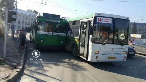 Транспорт новосибирск автобус. Общественный транспорт Новосибирск. Автобус Новосибирск. Затулинский жилмассив троллейбус.