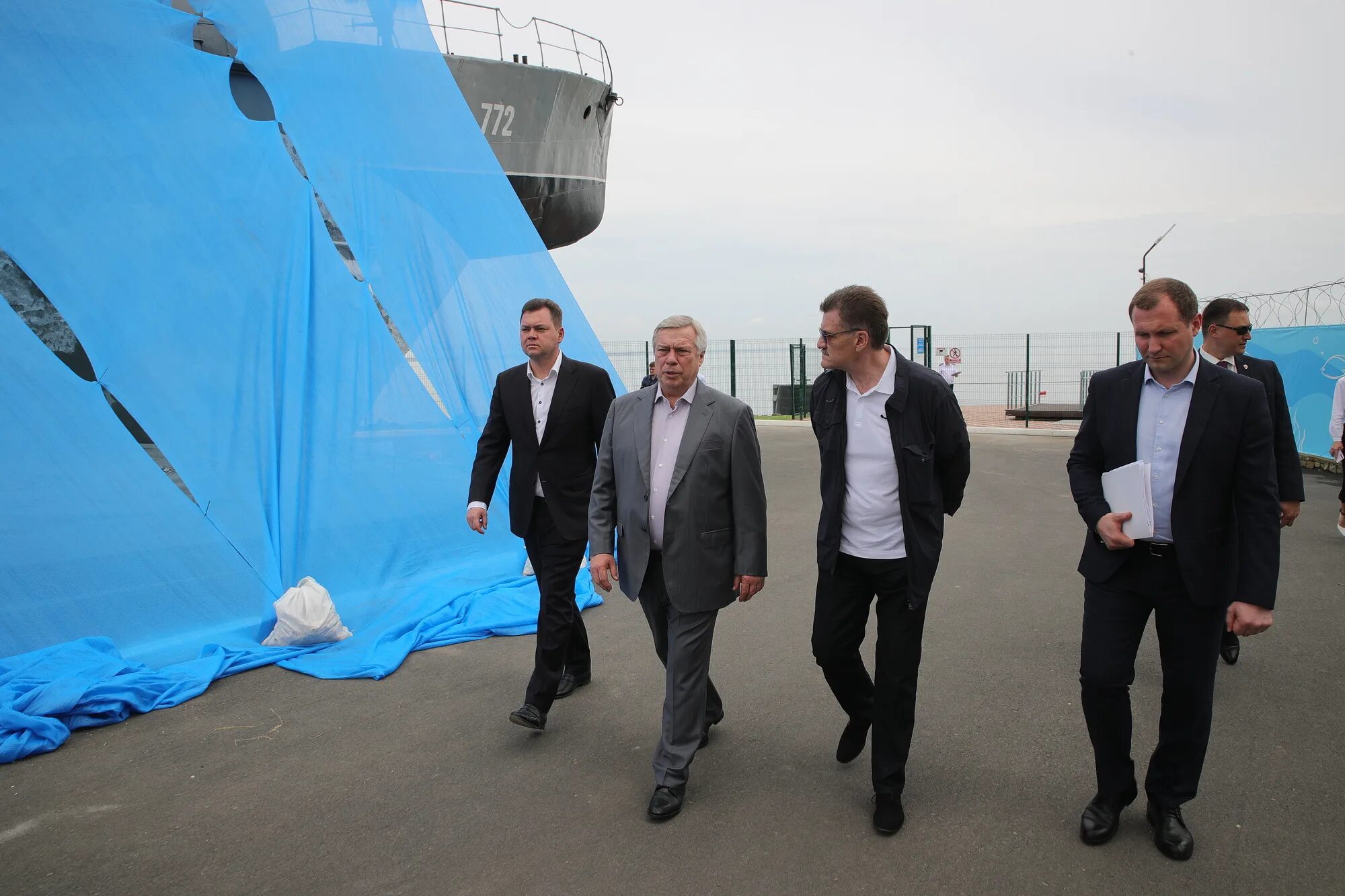 Таганрог приезд. Голубев причал Таганрог. Таганрогский морской торговый порт. Морпорт Таганрог.