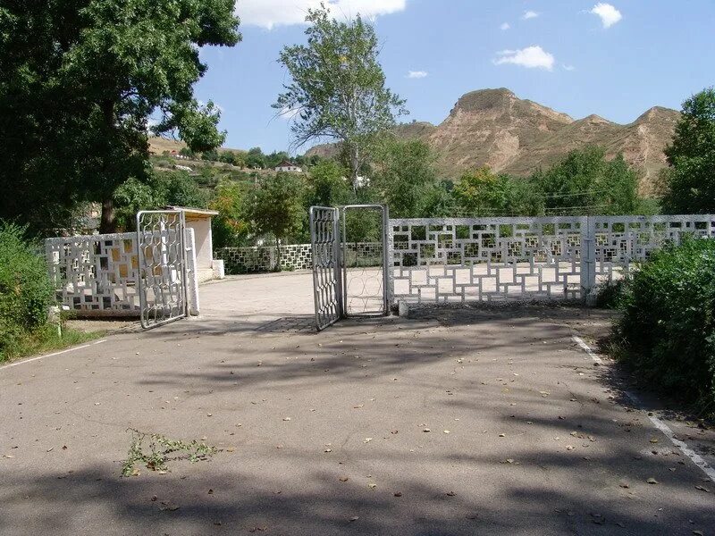Горы майлуу суу. Майли сай город. Майлуу-суу (река). Горы майлуу суу. Город майлуу суу.