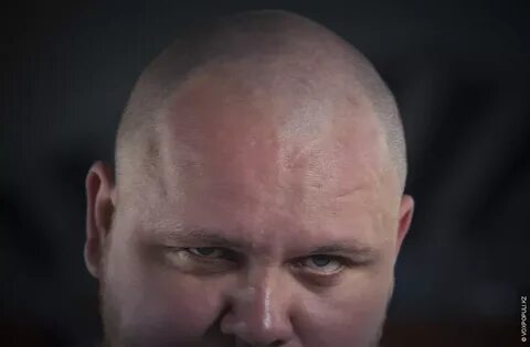 Тусовка лысых