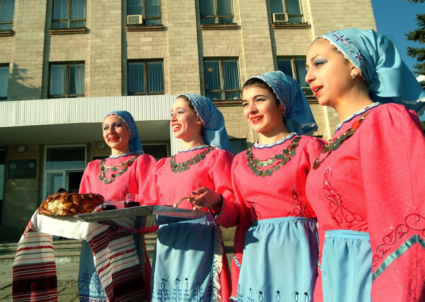 Гагауз национальность какая. Гагаузия гагаузы. нация гагауз. народы молдавии гагауз. гагаузы внешность.