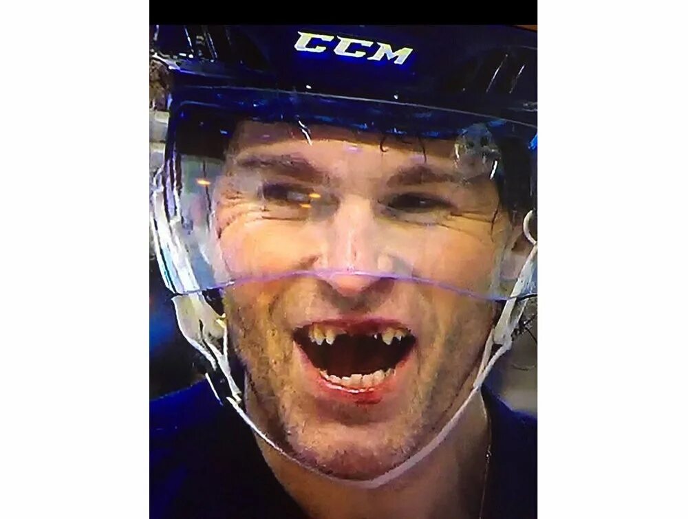 оказался под лицом