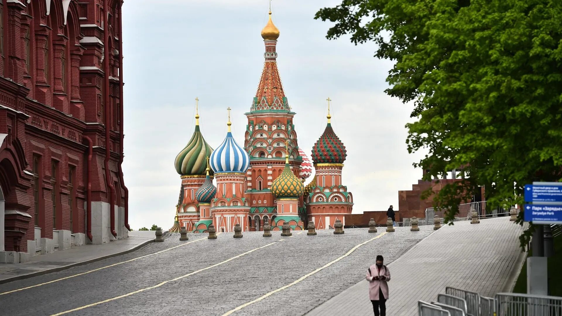 Красная площадь. Красная площадь васильевский спуск. Фотографии красной площади в москве. Красную площадь закрыли. Знаменитые люди на красной площади.