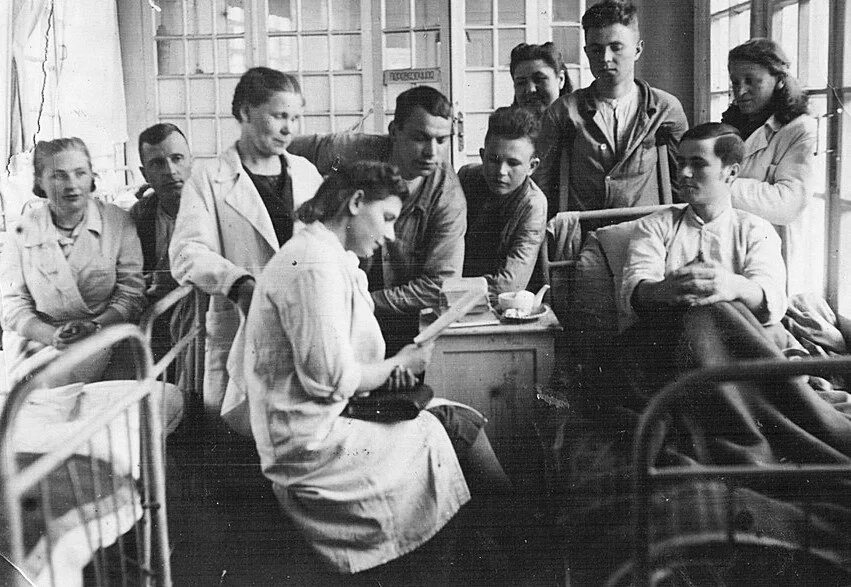 Вакансии в госпиталях москвы. Раненные в госпитале в годы Великой Отечественной войны. Военный госпиталь 1941 года в Москве.