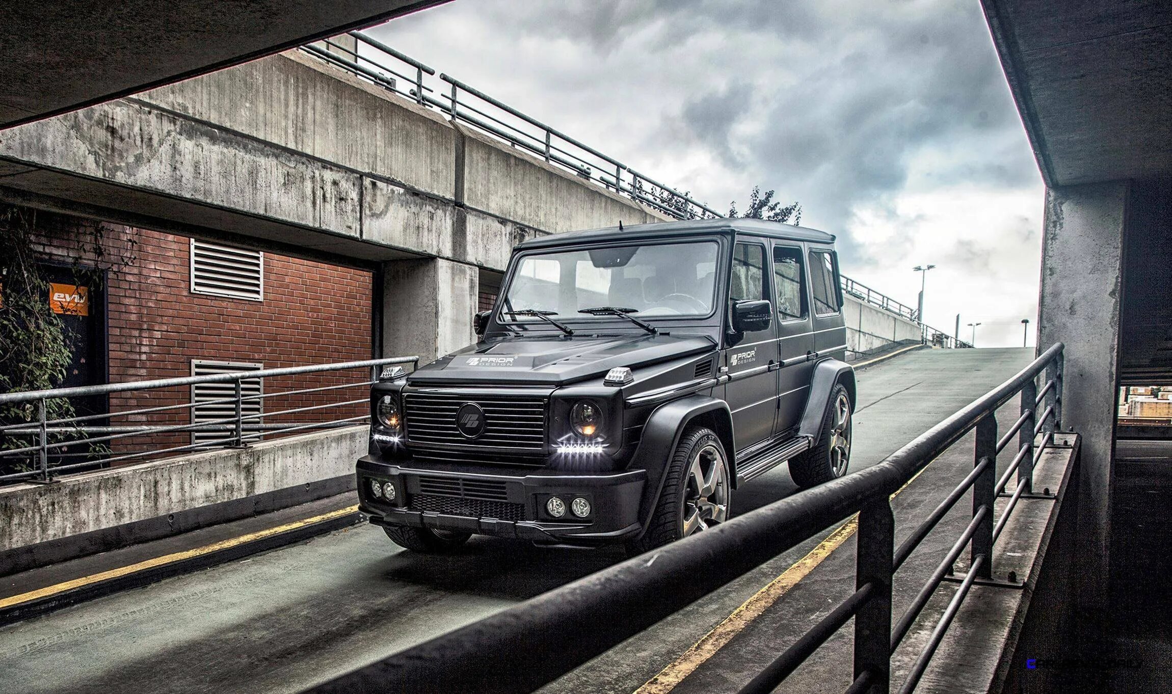 Гелендваген фото на рабочий стол. Гелик 1998. Магнитола g320 w463. Экране гелик. Торпедо гелендваген.