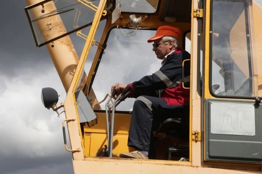 вакансии без кадровых агентств. работа вахтой. успешные молодые люди. вакансии без кадровых агентств. работа в польше.