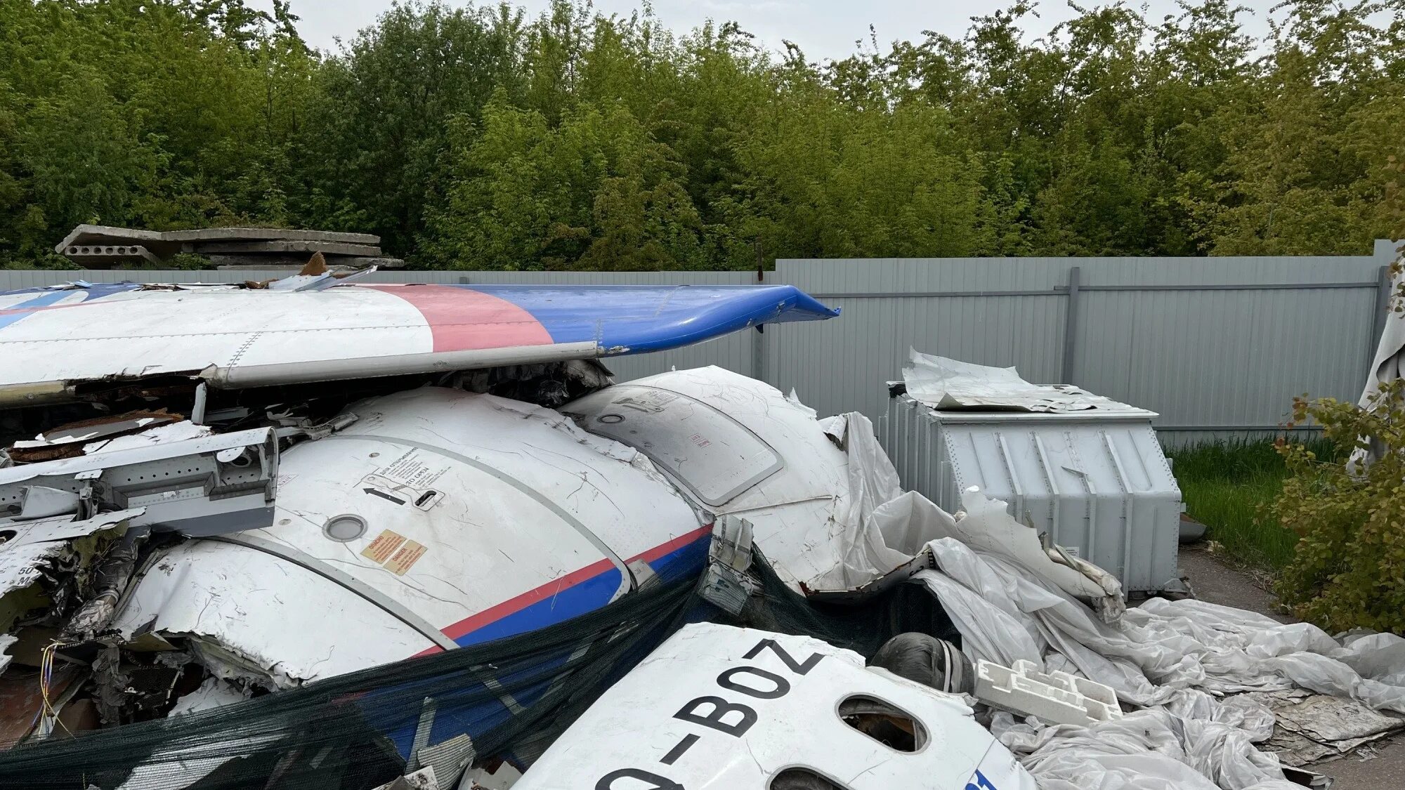 Самолет на кукурузном поле авария. Самолет севший на кукурузное поле 2019. Обломки а321 уральские авиалинии в жуковском. А321 уральские авиалинии катастрофа. Самолет севший на кукурузное поле 2019.