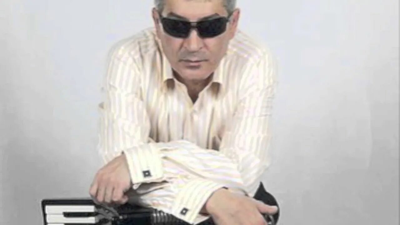 Хатуба армянский певец. Хатуба Арташ Гарибян. Хатуба армянин. Рабиз. Хатуб караван