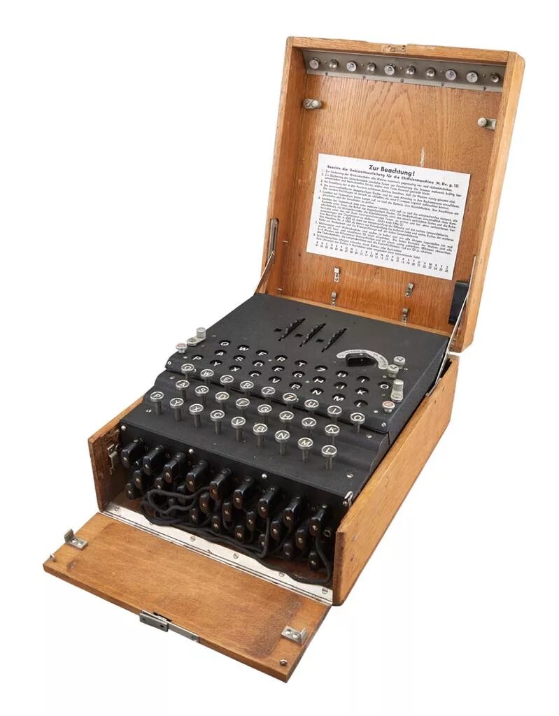 Система энигма. Энигма шифровальная. энигма шифровальная машина. энигма немецкая шифровальная. шифровальная машина энигма история.