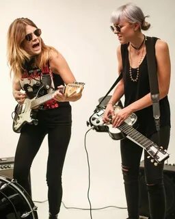 Larkin poe википедия.