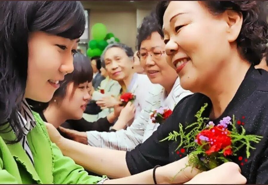 День матери в Японии. День матери в Японии гвоздики. Празднование дня матери в Японии. Уважение к старшим в Корее.