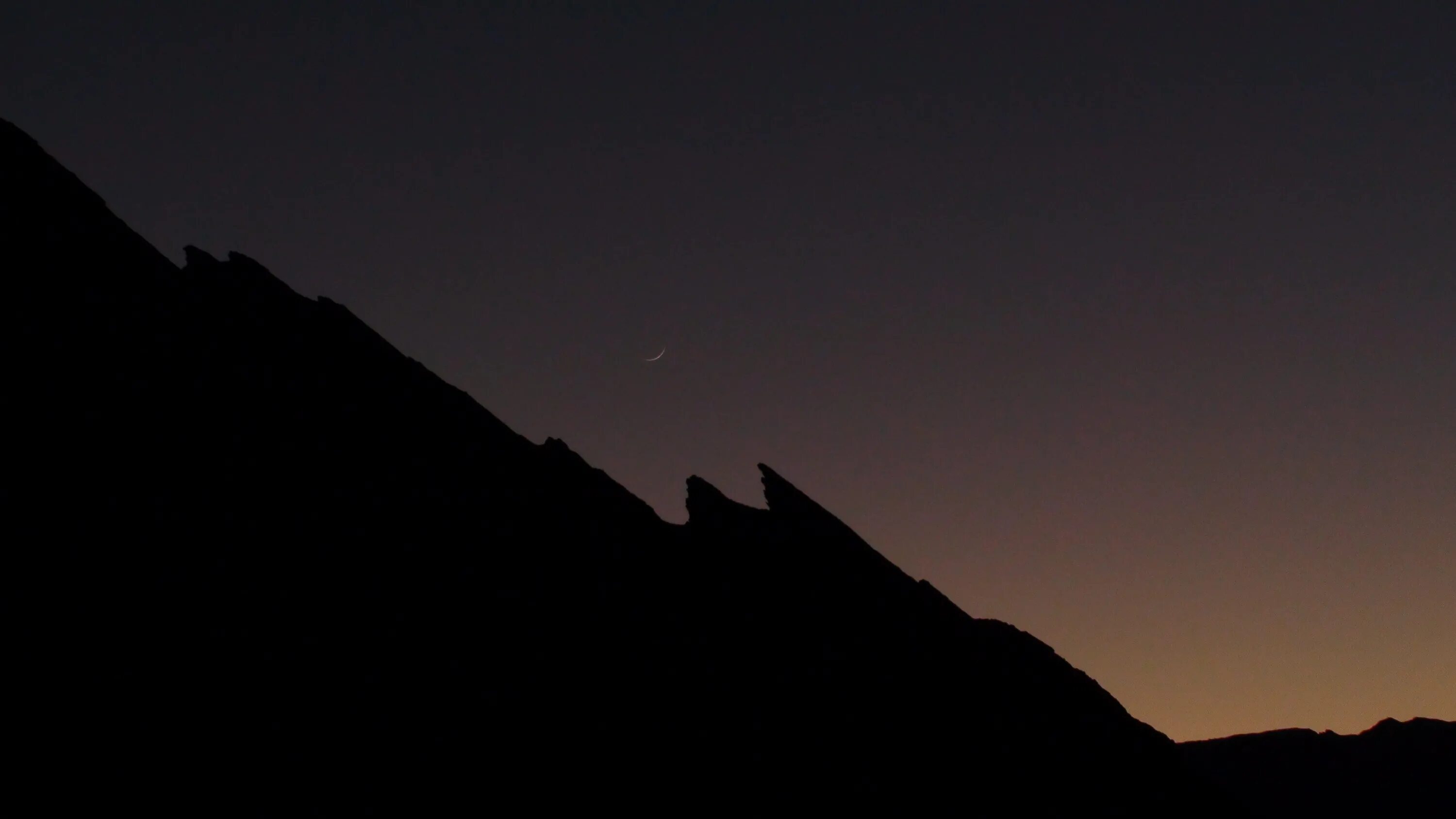 Закат в Неваде\. Невада. Силуэт гор ночью фото. Пустыня картинки черно белые.