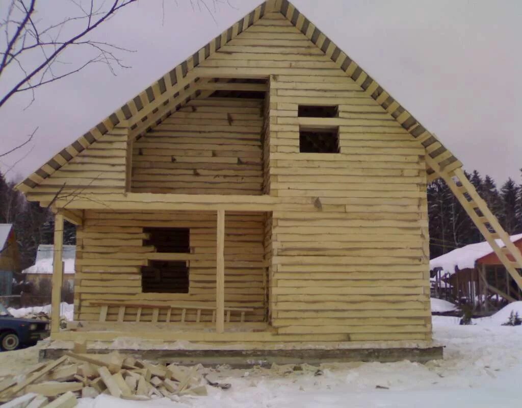 Сруб из бруса. Дом из бруса стройка. Строительство под усадку. Брусина бани из бруса под ключ. Дом из обычного бруса.