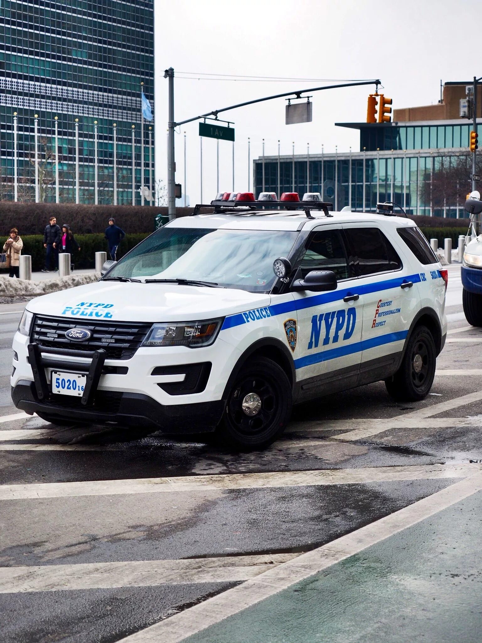 Сколько полицейских машин. Ford Explorer NYPD 2022. Ford Explorer NYPD. Ford Explorer FBI. Полиция джип NYPD.