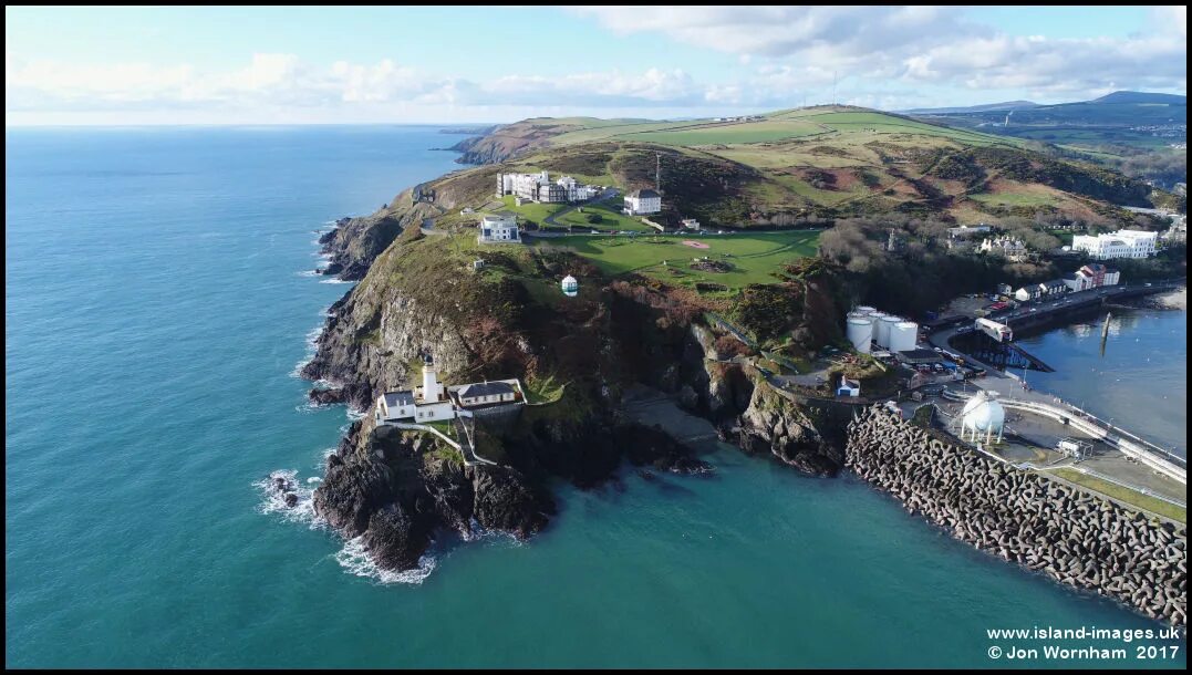 The isle in the irish sea. Дуглас (остров Мэн). Остров Мэн в ирландском море. Остров Мэн Великобритания. Дуглас столица острова Мэн.