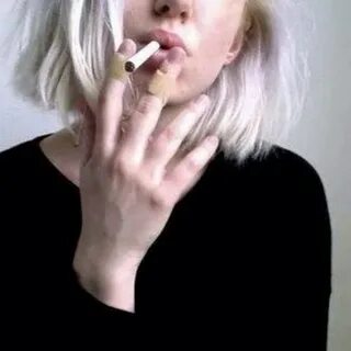 Я иду по улице во рту сигарета