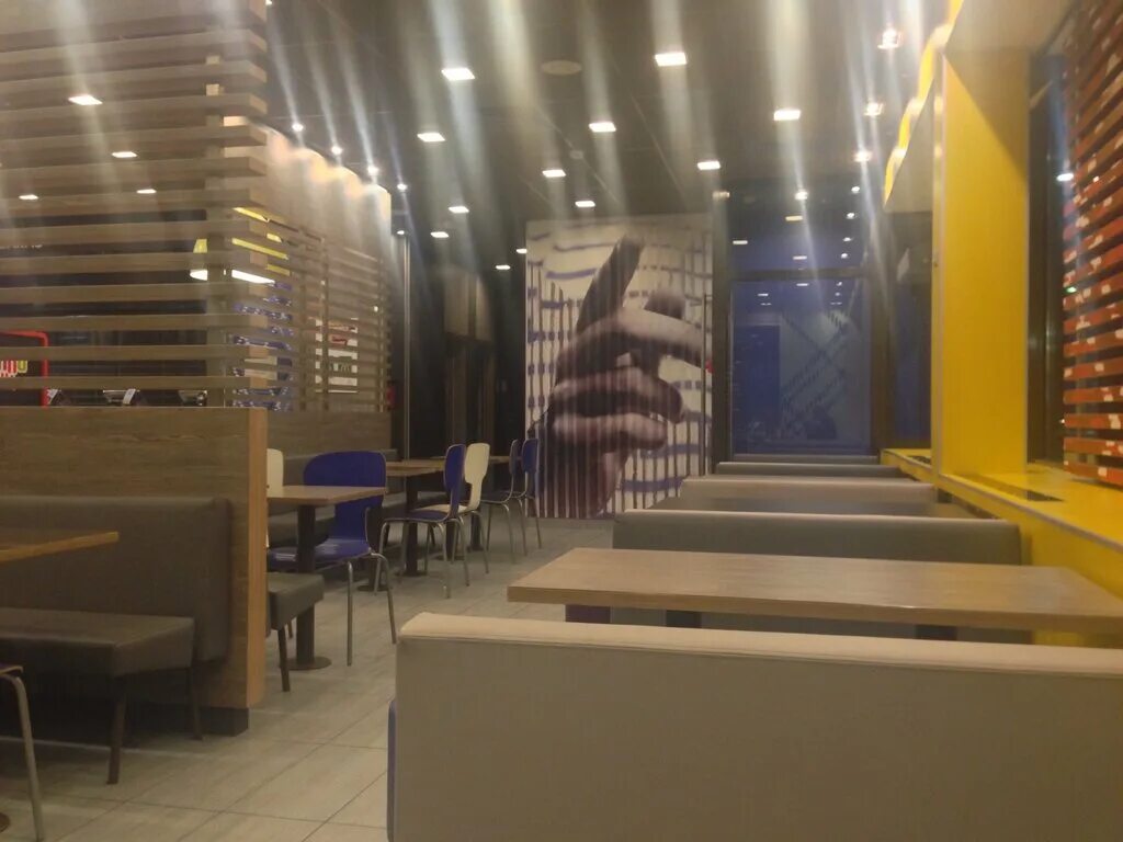 макдональдс псков. макдак псков внутри. макдональдс псков империал. макдональдс псков. гагарина 6.