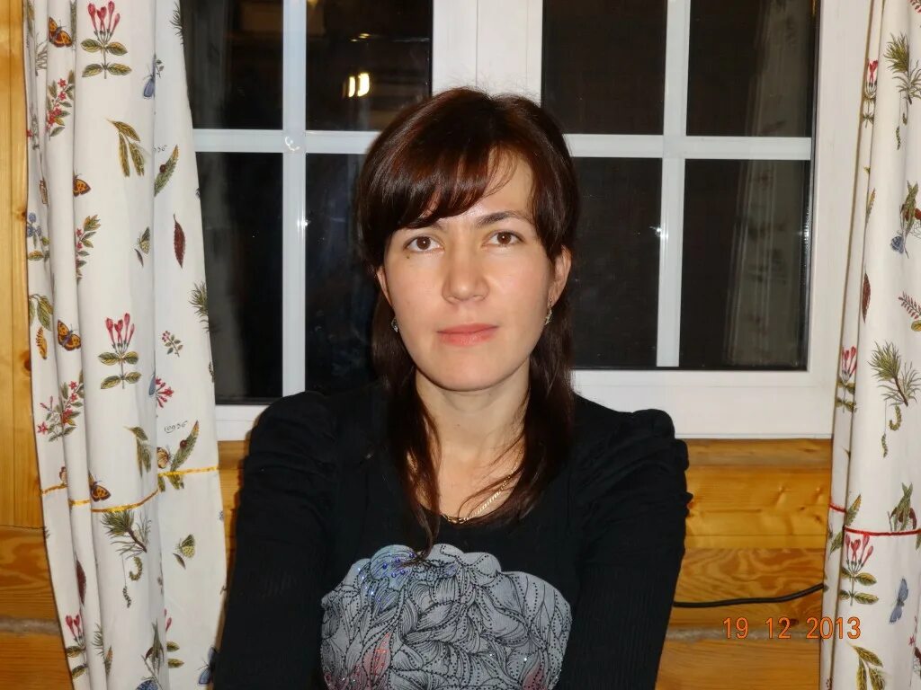 Домработница в лесном городке. Домработница. Домохозяйка убирается. Домработница в загородный дом. Домработница.