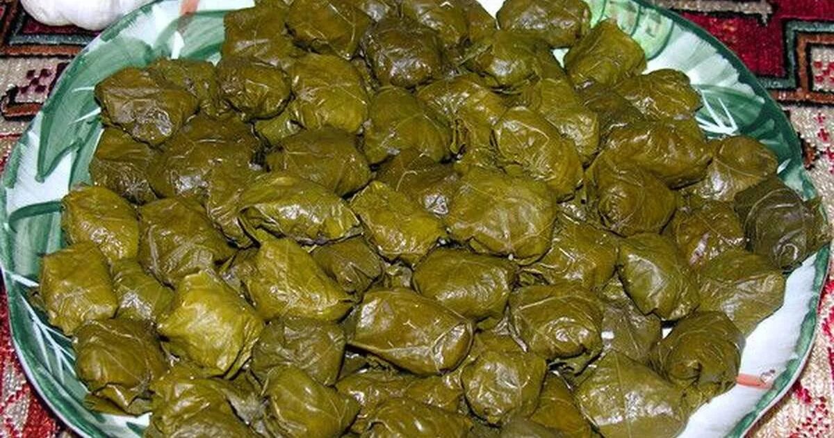 долма в виноградных листьях по азербайджански. долма в виноградных листьях по азербайджански. долма дагестанская.