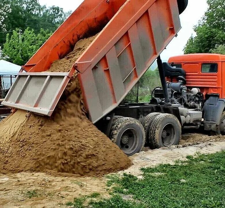 Камаз с песком. Самосвал с песком. Самосвал. Везем песок. Везем песок.