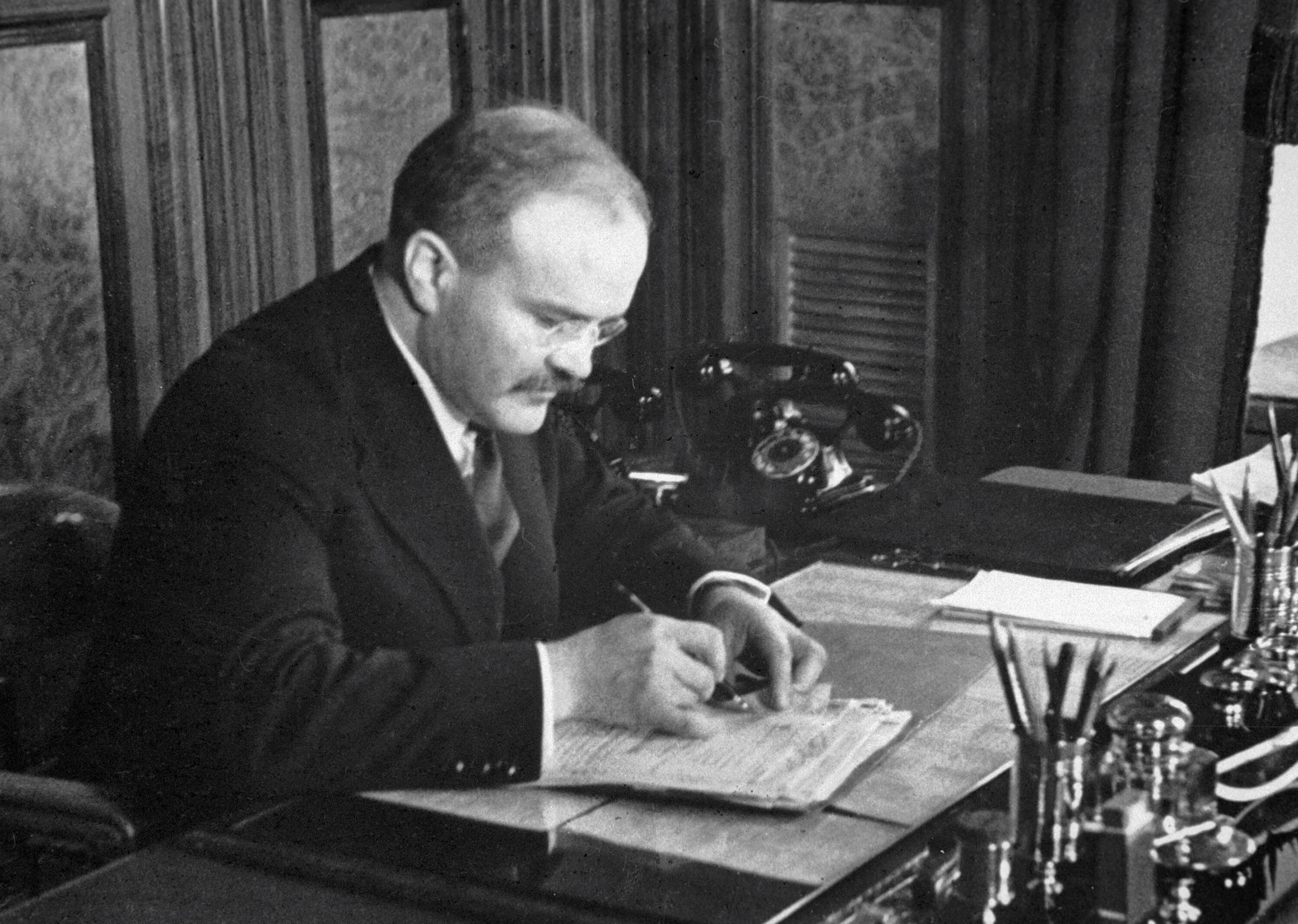 Руководитель наркомата иностранных дел. Вячеслав михайлович молотов. комиссар иностранных дел ссср вячеслав михайлович молотов.. в.м. молотова (1890–1986). молотов 1917.