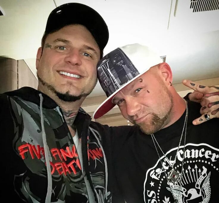 Jason moody. Ivan moody. джейсон хук ушёл из 5fdp. jason moody актер.