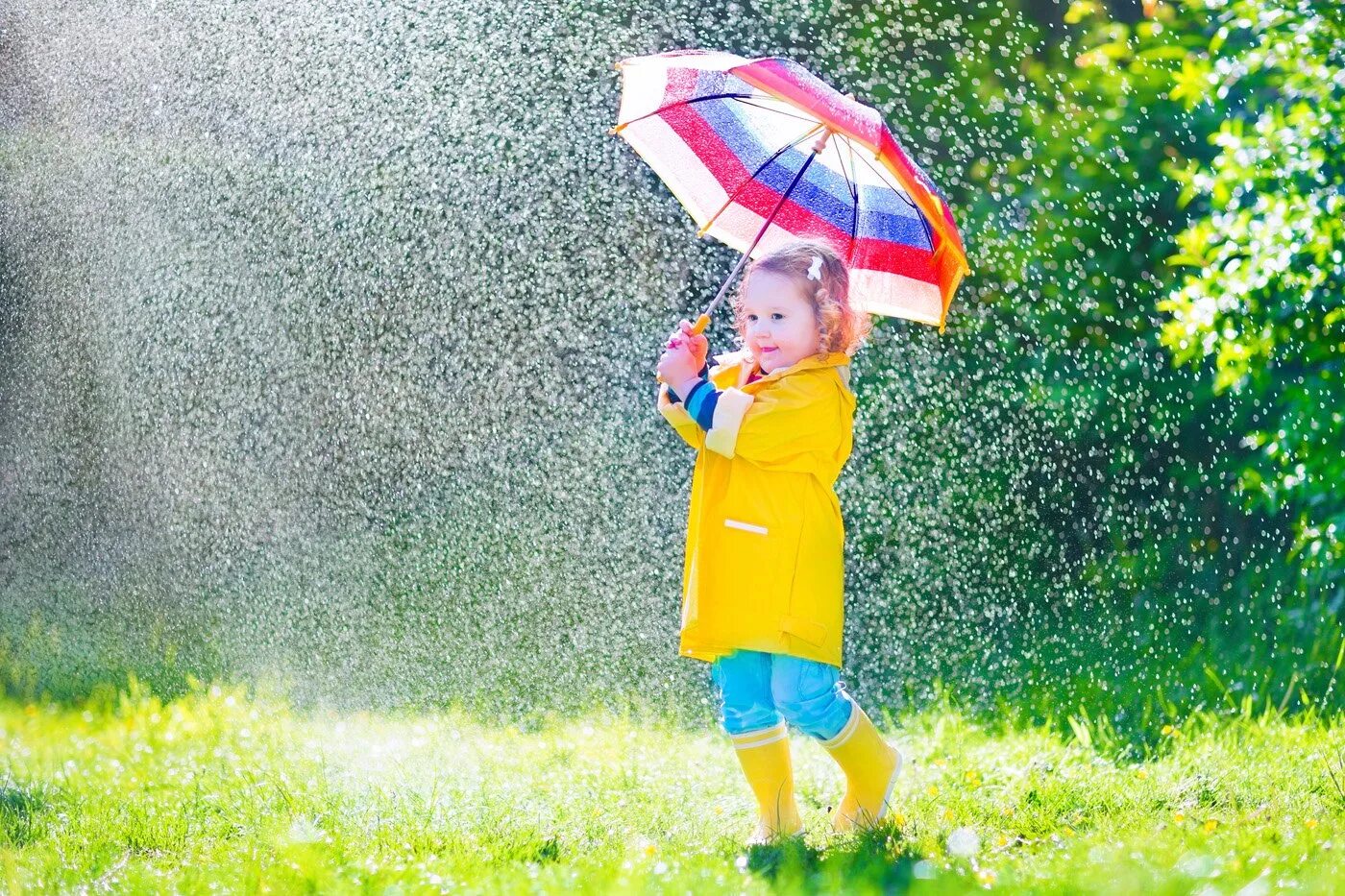 Как растения радуются дождю. Дождь картинка для детей. Зонтик для детей. Дети под дождиком летом. Дети под дождем лето.