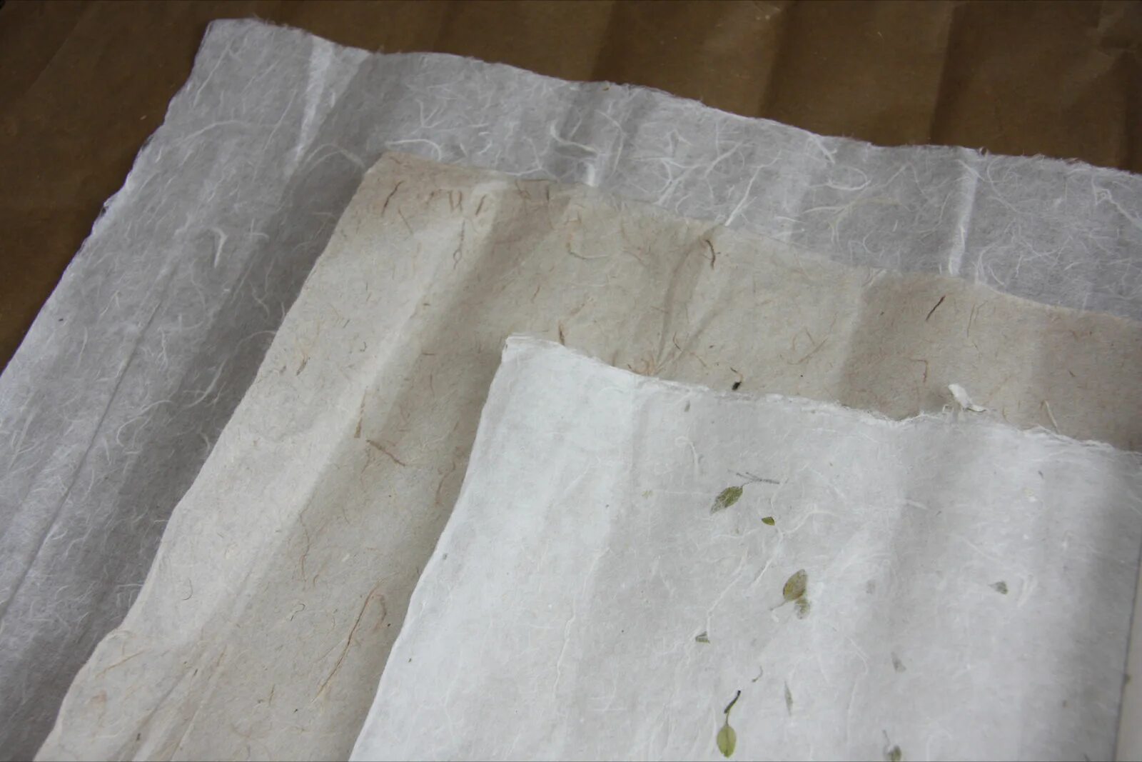 Бумага из риса. Рисовая бумага. Как выглядит рисовая бумага. Шторы из рисовой бумаги.