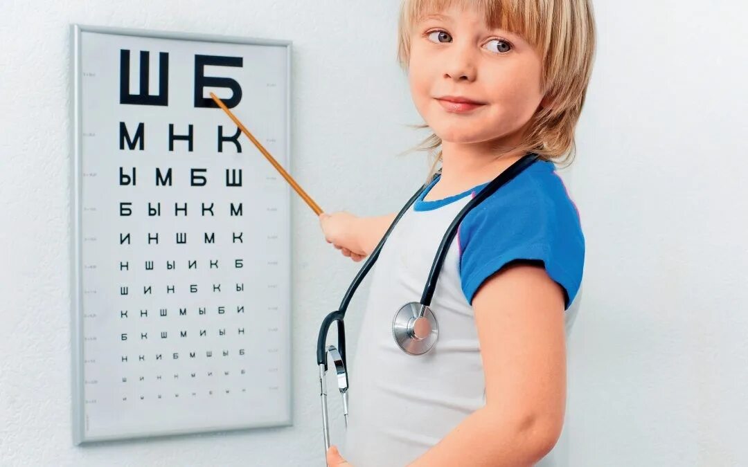 Охрана здоровья зрения. Ребенок у офтальмолога. Детский окулист. Врач офтальмолог детский. Прием детского офтальмолога.
