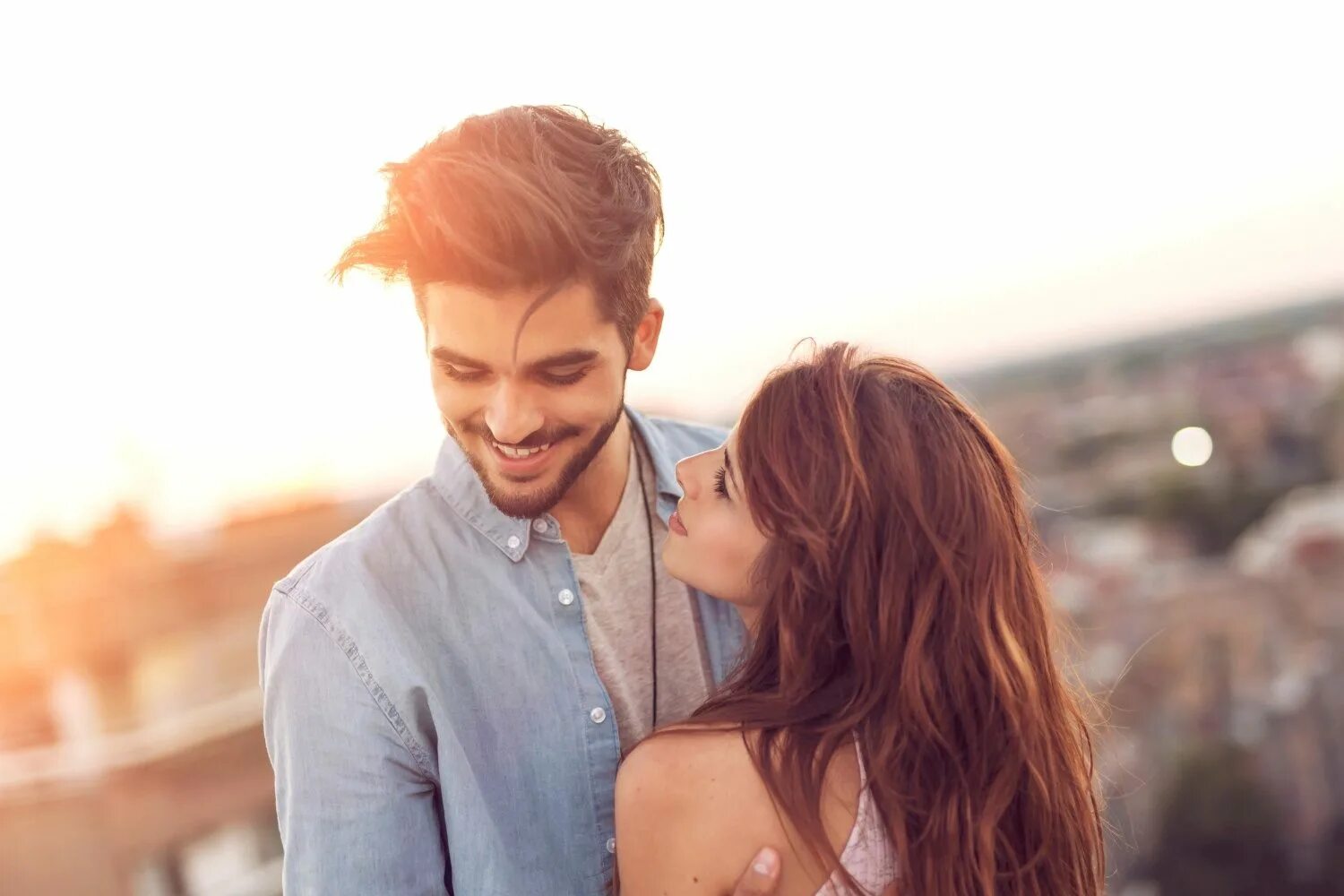 Любовная пара Shutterstock. Любить видовая пара. Stylish couple. Стать общительным парнем. Romance e