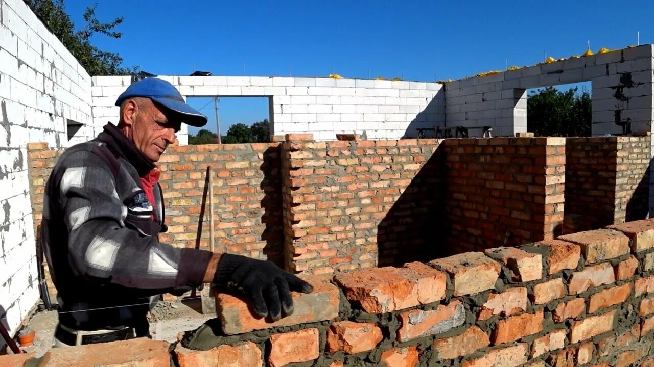 Директор кладки. Директор кладки. Мастер кладки владимир коваленко. Замена кабанчику. Мастер кладки ютуб владимир коваленко.
