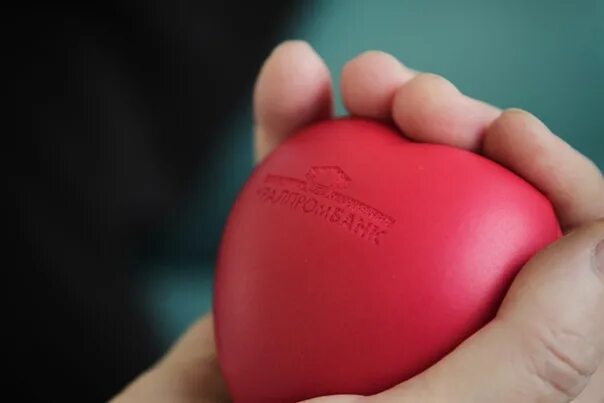 Назовите донора для шарика. Мячик для донора. Мячики для доноров крови. Мяч сердце для доноров. Мяч для донора крови.