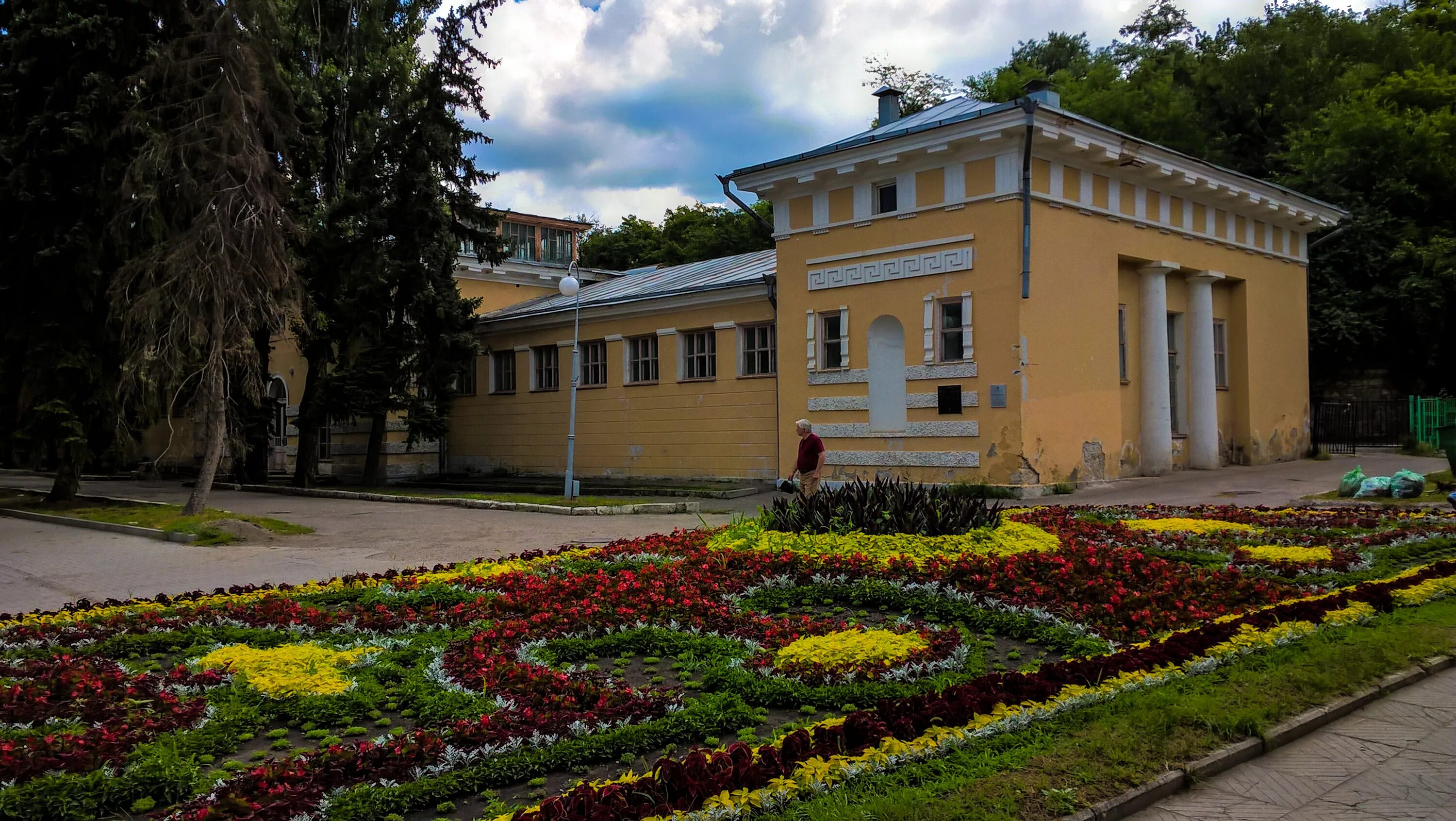 Николаевск е ванны пятигорск. Лермонтовские ванны в пятигорске фото. Лермонтовские ванны в пятигорске. Лермонтовские ванны. Ермоловские ванны пятигорск.