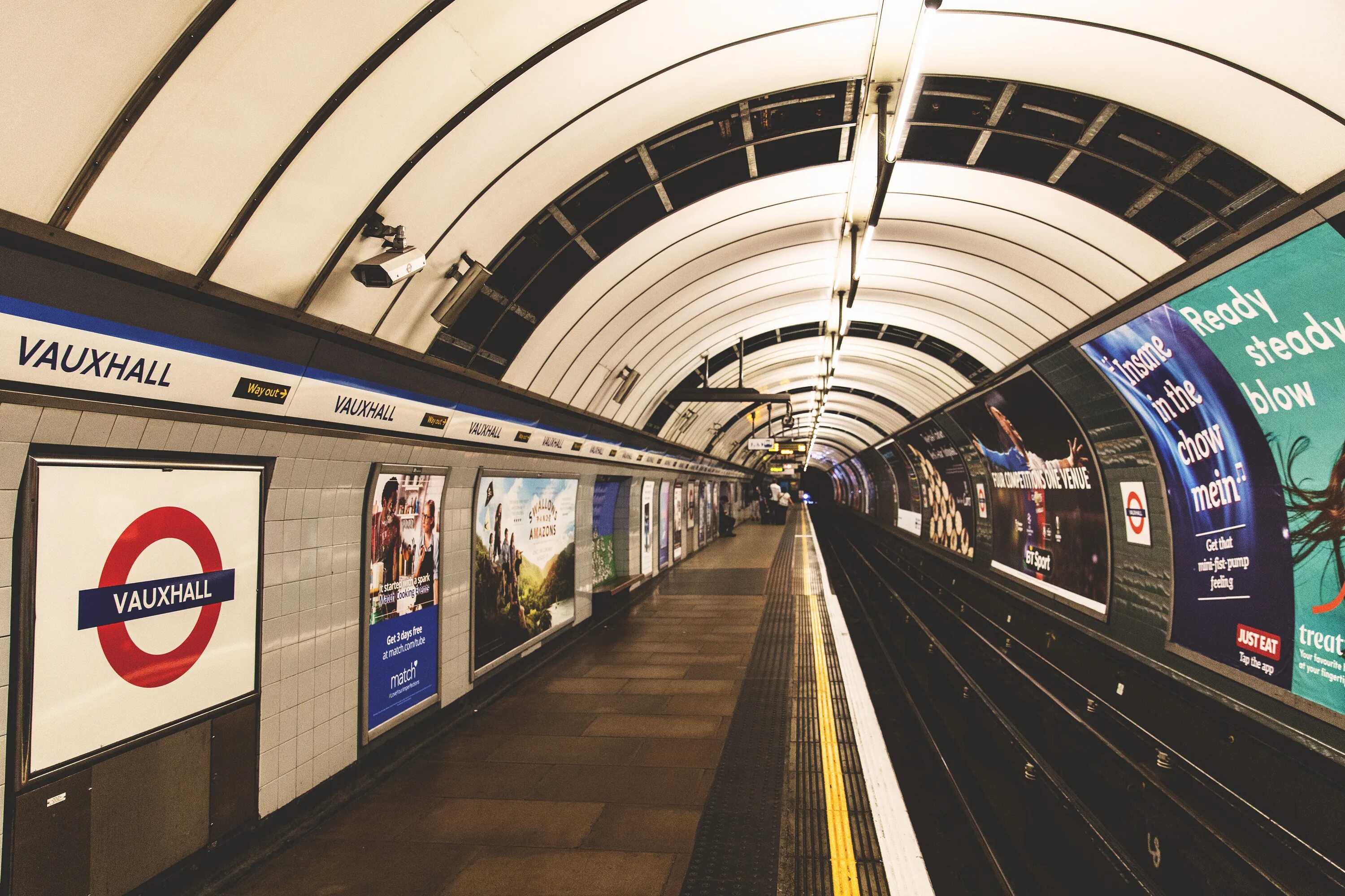 Общественный метрополитен. Underground метро Лондона. Станция метро Subway Лондон. Станции метрополитена Лондона. Underground Station в Лондоне.