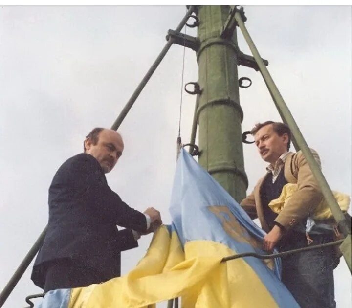 Поднимем голубым. Поднимем голубым