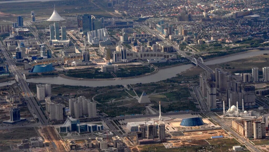 Время в астане щас. Астана Байтерек вид сверху. Астана с птичьего полета. Астана с высоты птичьего.