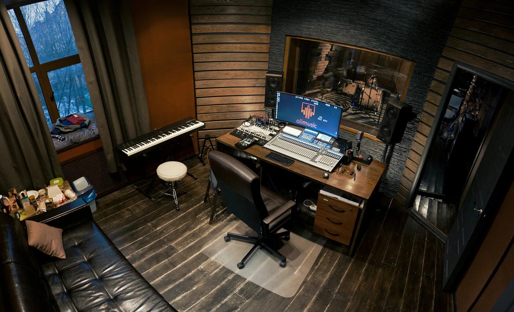 Студия звукозаписи в москве записать песню. All music studio студия звукозаписи. студия звукозаписи на бауманской. звукозаписывающая студия в москве. контрольная комната студии звукозаписи.