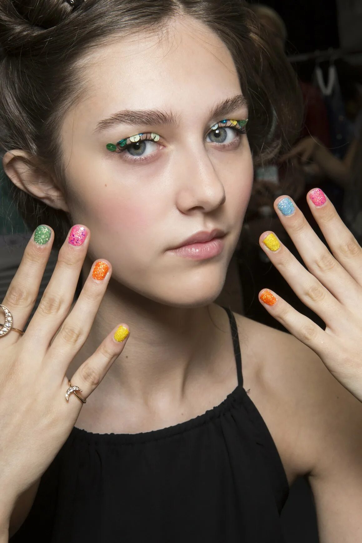 маникюр на короткие ногти для подростков. фиолетовый маникюр для подростков. ногти для подростков. маникюр для подростков. цвет ногтей для подростков.