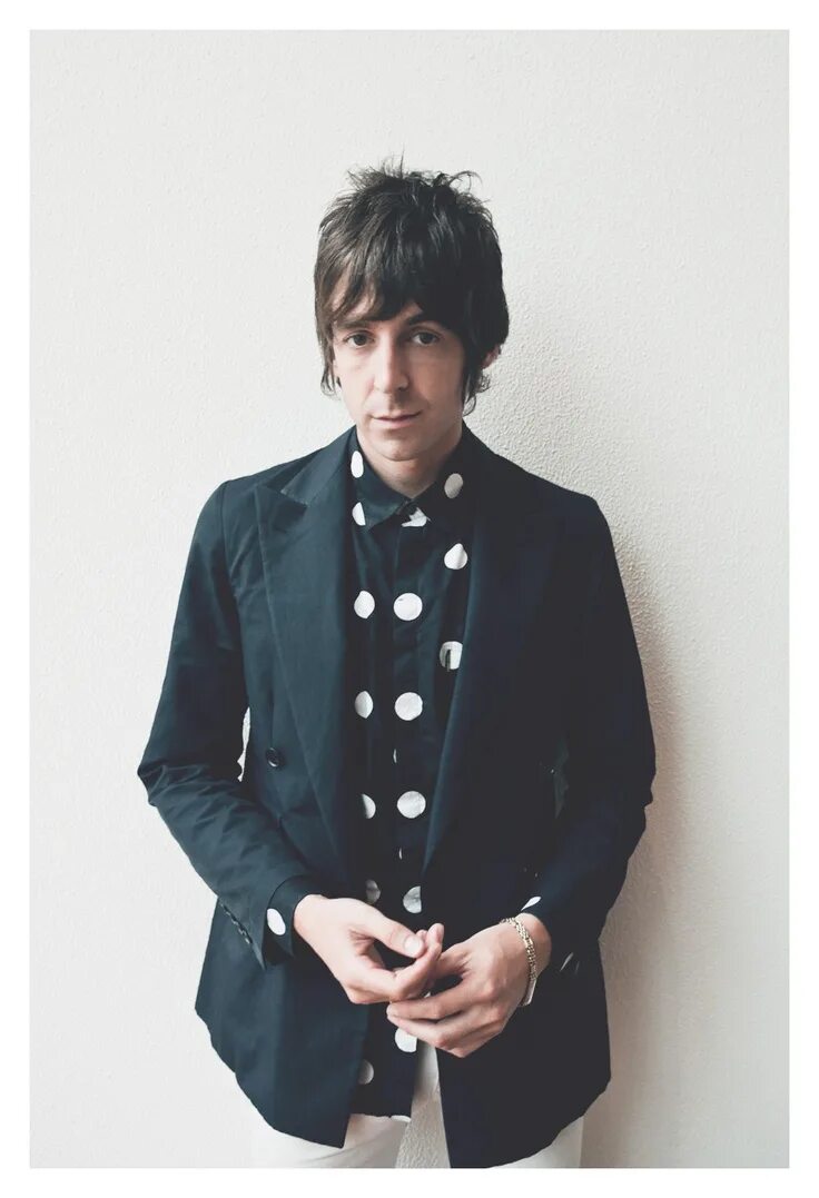 Miles kane. Майлз Кейн Arctic Monkeys.. Майлз Кейн 2021. Алекс Тернер и Майлз Кейн. Алекс Тернер в молодости.