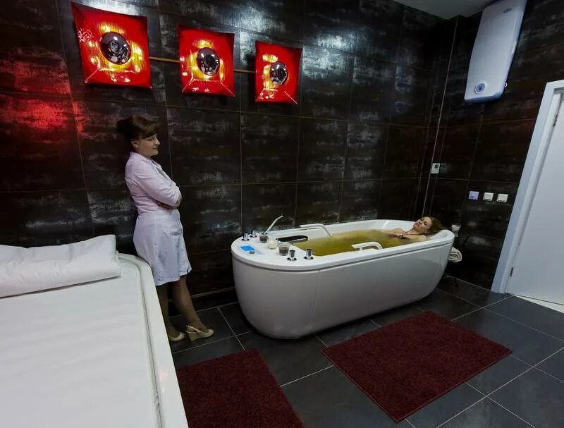 Бассейн тинаки астрахань. Астрахань санатории фсс тинаки. Санаторий тинаки бассейн город астрахань. Центр реабилитации тинаки астрахань. Астрахань санаторий тинаки номер.