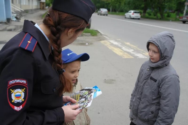 Полиция для детей. Несовершеннолетний и полиция. Полицейский для детей. Несовершеннолетние дети.