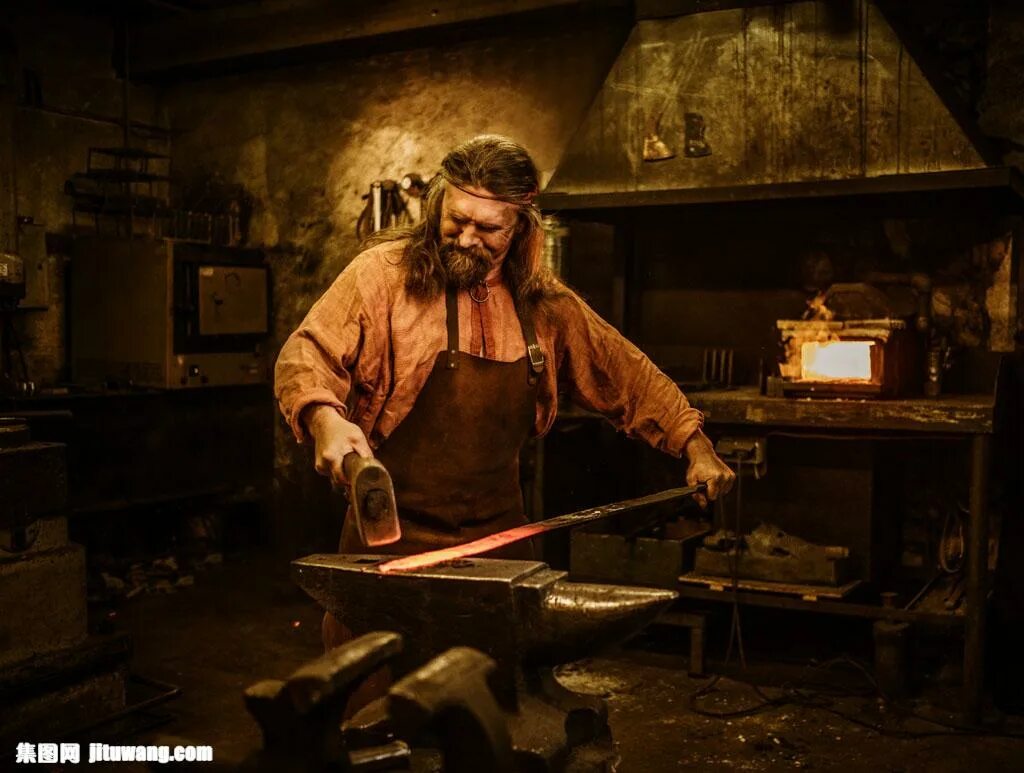 Кузнец делающий доспехи. Кузнец днд. Кузнец делающий доспехи. Блэксмит кузнец оружейник. Кузнец в древности.