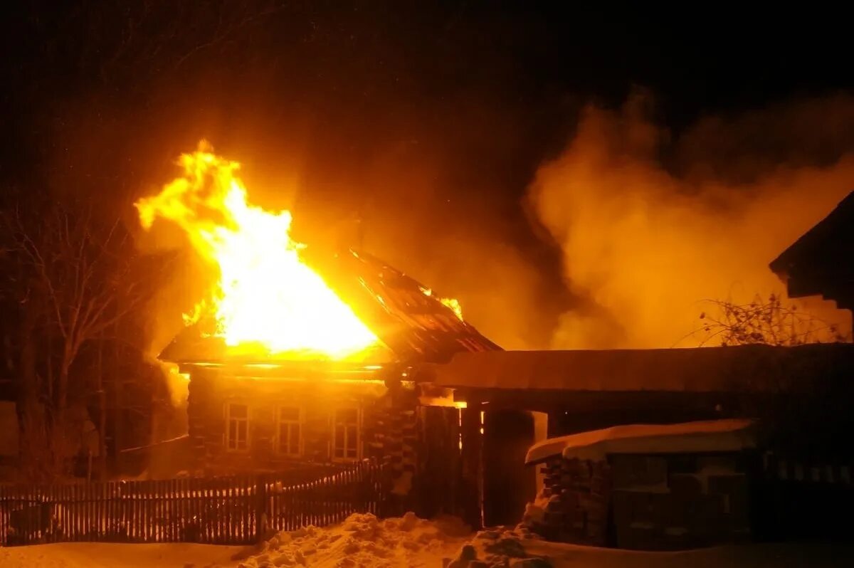 Пожар в Нюршах Цивильский район. Пожары в Чувашии. Пожар в Чувашии сегодня. Пожары 2010 Чувашия. Новости про город чебоксары чувашии сегодня происшествие