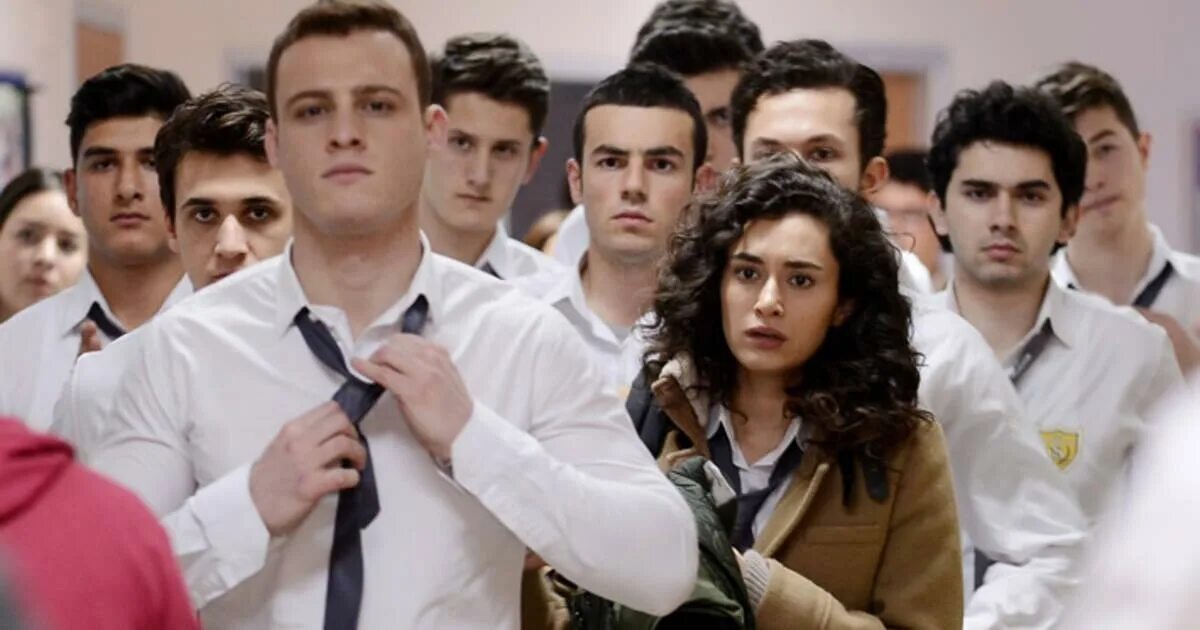 В ожидании солнца 55. В ожидании солнца\günesi beklerken. В ожидании солнца зейнеп и керем. Керем из в ожидании солнца. Керем бурсин сериалы солнце.