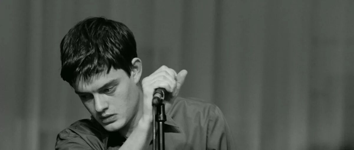 Контроль 2007. Сэм райли йен кертис. контроль антон корбайн. joy division сэм райли. joy division фильм 2007.